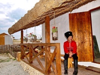 Тиздар азовское море. Вулкан шуго анапа. Атамань тамань. Грязевой вулкан анапа тиздар. Тамань этнографический комплекс атамань.