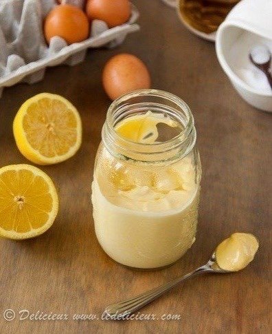 Самый простой в приготовлении Домашний вкуснейший майонез Нужно:2 яйца3 столовых ложки лимонного сока1 чайная ложка дижонской горчицы1/2 чайной ложки солиперец по вкусу1,25 стакана оливкового