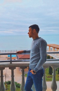 Дмитрий Глухов