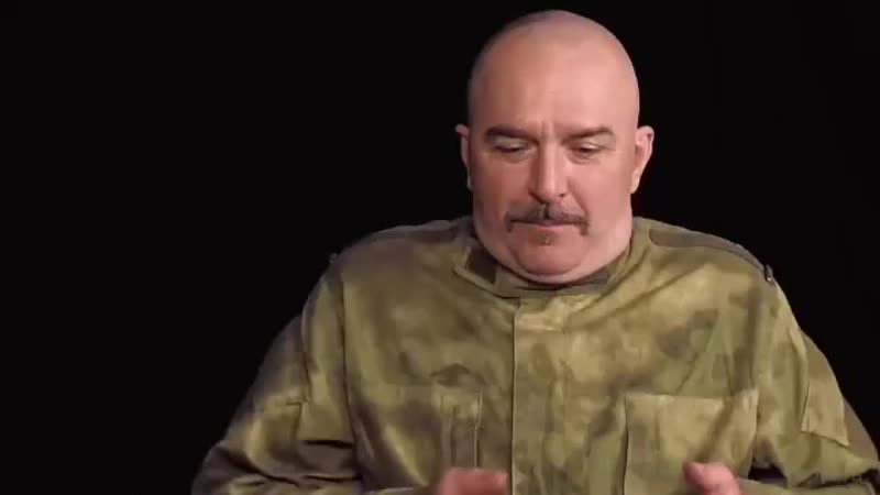 Гоблин и Клим Жуков трогают свиней