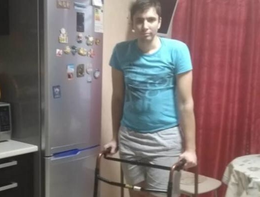 Двое полицейских по ошибке жестоко избили инвалида. Случай произошел 10 марта в Краснодаре. Местный житель Евгений Манченко, который является инвалидом с особенностями развития, ушел гулять, а,