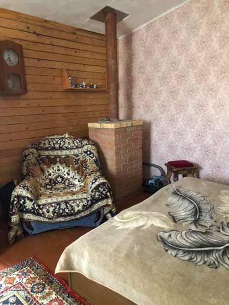 У моих родителей правильная дача. Альпийские горки, скандинавские дизайны, зона барбекю, шезлонги - нееее, не слыхали.Там вам - не тут, знаете ли!Удивительно, что на даче есть дом в принципе.