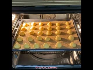 ПРОФИТРОЛИ. Они получаются очень красивыми, нежными и, конечно же, вкусными😍