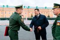 сергей викторович уженцев подполковник. мокров юрий александрович. комендант москвы генерал денисов александр николаевич. парадная форма полковника российской армии. воловиков владимир александрович.